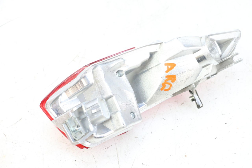 photo de LUZ TRASERA IZQUIERDA PIAGGIO MP3 HPE 300 (2019 - 2026) - Recambio usado revisado