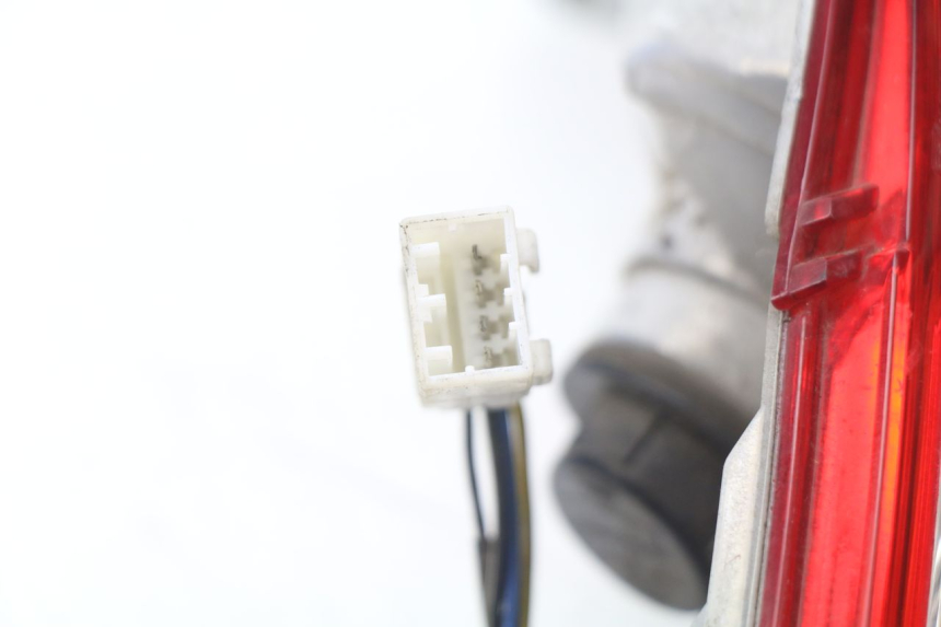photo de LUZ TRASERA IZQUIERDA PIAGGIO MP3 LT 300 (2010 - 2016)