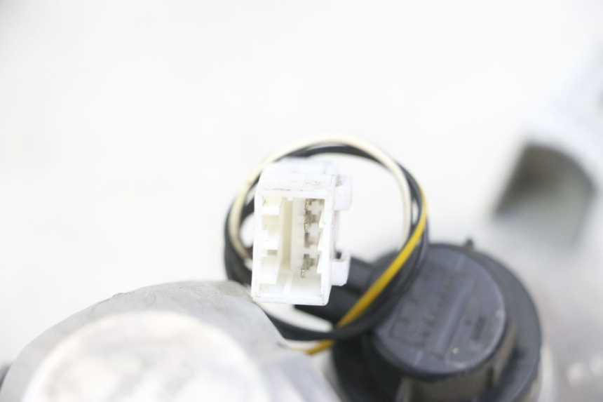 photo de LUZ TRASERA IZQUIERDA PIAGGIO MP3 LT 300 (2010 - 2016)