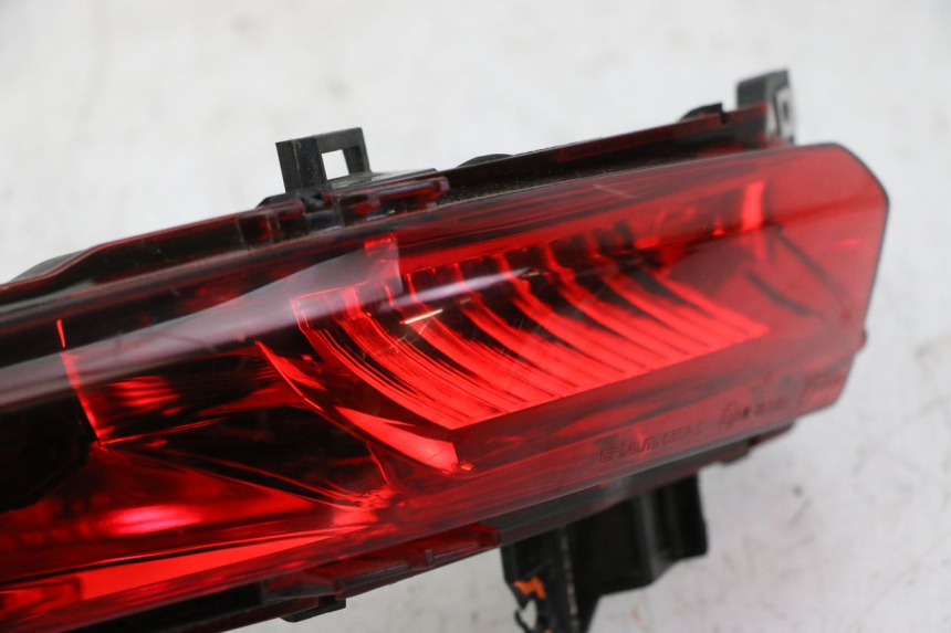 photo de LUZ TRASERA IZQUIERDA PIAGGIO MP3 500 (2014 - 2016)