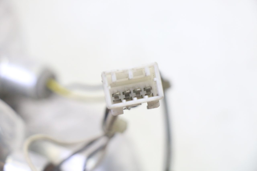 photo de LUZ TRASERA IZQUIERDA PIAGGIO MP3 125 (2006 - 2014)