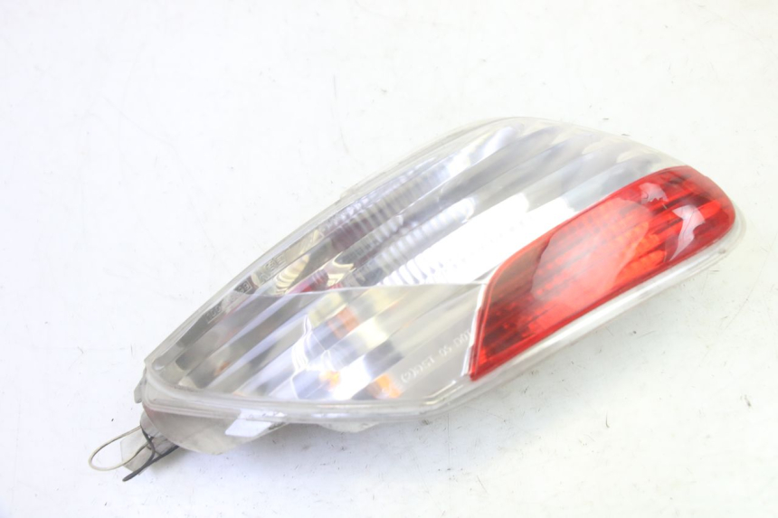 photo de LUZ TRASERA IZQUIERDA PIAGGIO MP3 RL 250 (2007 - 2010) - Vista principal