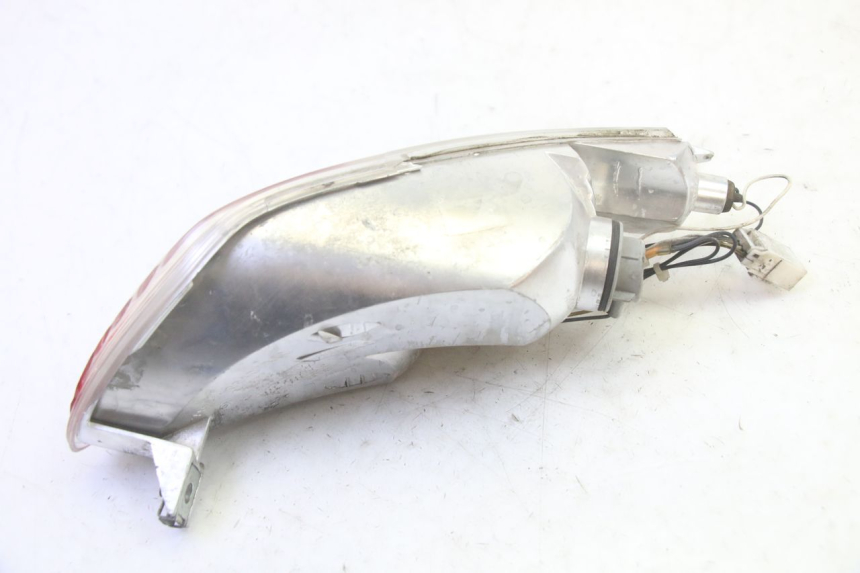 photo de LUZ TRASERA IZQUIERDA PIAGGIO MP3 RL 250 (2007 - 2010) - Detalles de los puntos de fijación