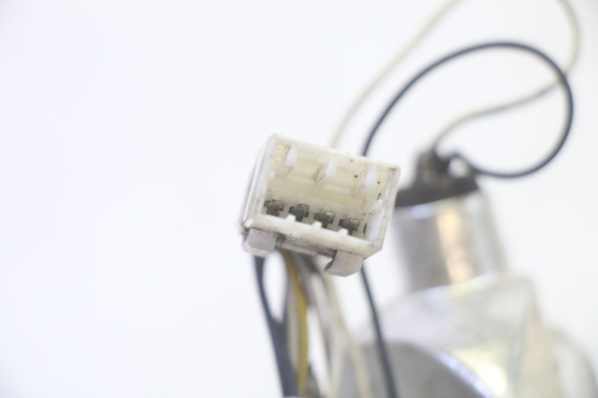 photo de LUZ TRASERA IZQUIERDA PIAGGIO MP3 RL 250 (2007 - 2010) - Estado de la superficie y material