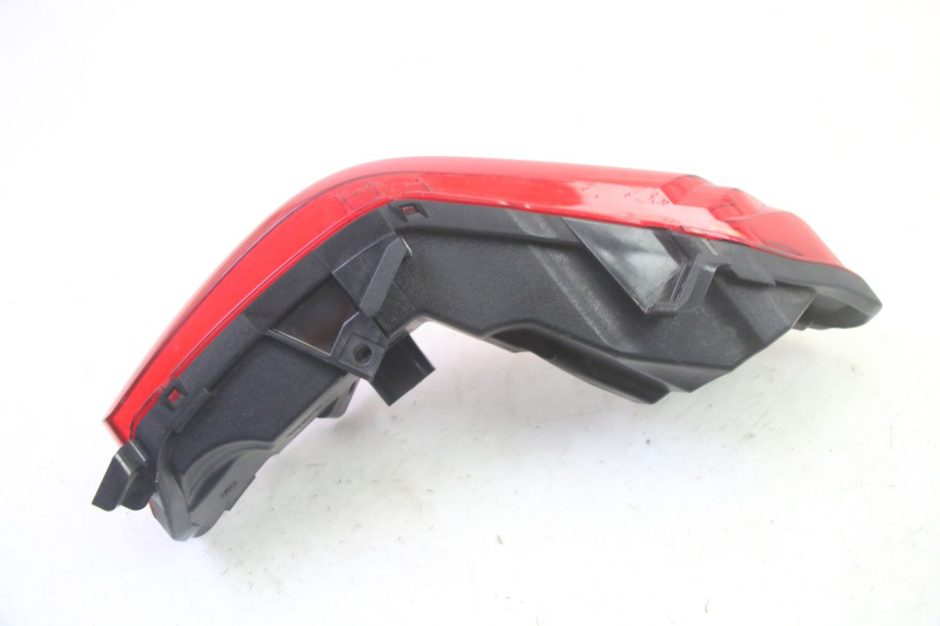 photo de LUZ TRASERA IZQUIERDA PIAGGIO MP3 500 (2016 - 2018) - Otra perspectiva