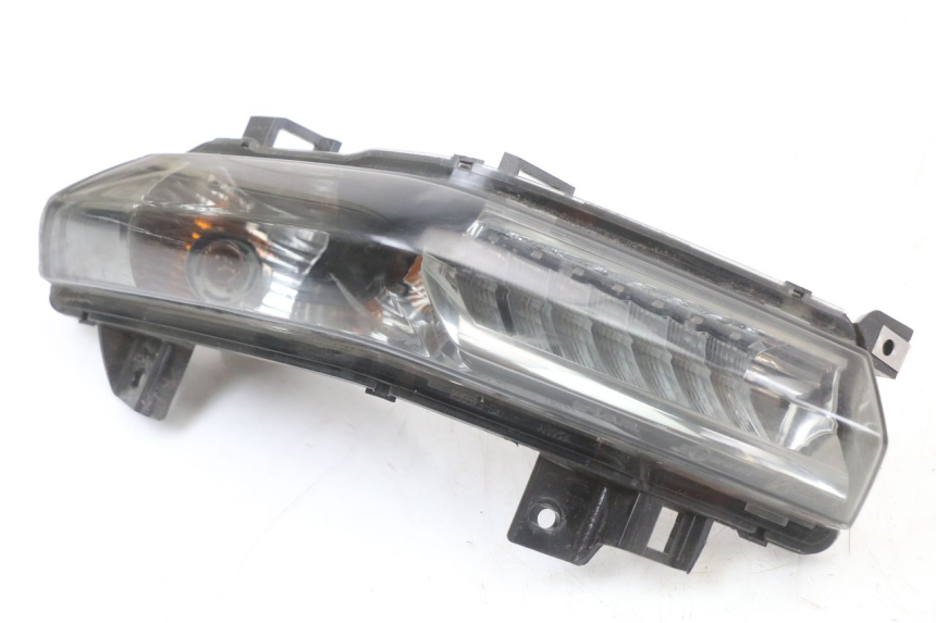 photo de FARO TRASERO IZQUIERDO PIAGGIO X10 125 (2012 - 2017)