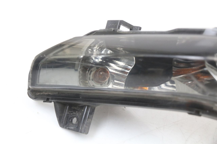 photo de FARO TRASERO IZQUIERDO PIAGGIO X10 125 (2012 - 2017)