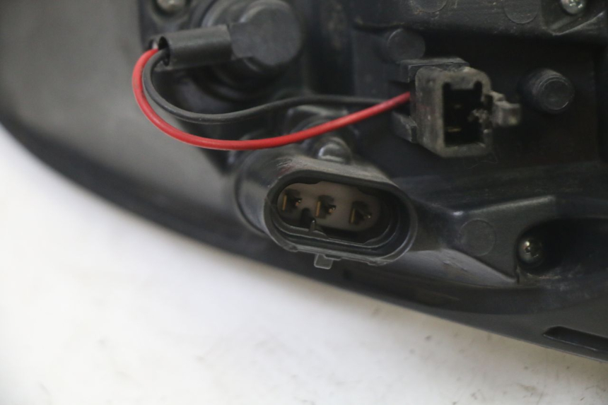 photo de LUZ TRASERA IZQUIERDA PEUGEOT SATELIS 125 (2013 - 2018)