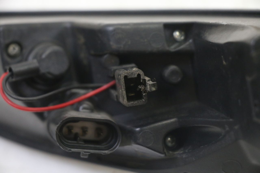 photo de LUZ TRASERA IZQUIERDA PEUGEOT SATELIS 125 (2013 - 2018)