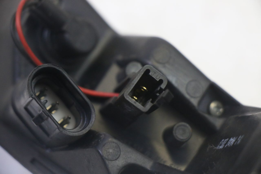 photo de LUZ TRASERA IZQUIERDA PEUGEOT SATELIS 125 (2013 - 2018)