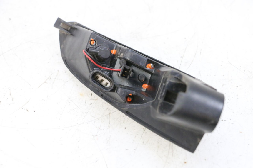 photo de LUZ TRASERA IZQUIERDA PEUGEOT SATELIS 125 (2013 - 2018) - Primer plano técnico