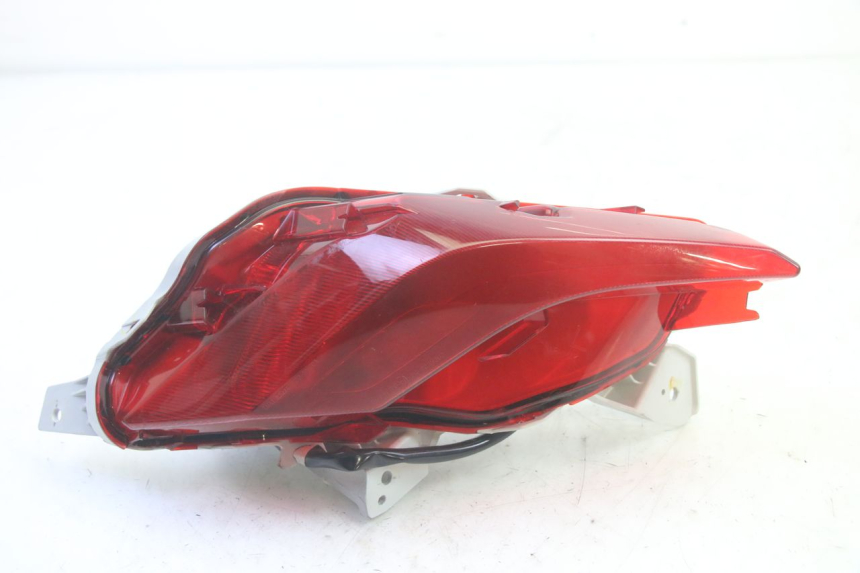 photo de LUZ TRASERA IZQUIERDA YAMAHA TRICITY 300 (2020 - 2024) - Detalle de la pieza