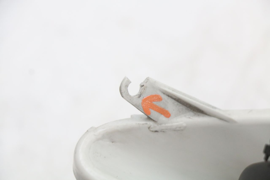 photo de FARO TRASERO IZQUIERDO YAMAHA XMAX X-MAX 125 (2006 - 2009)