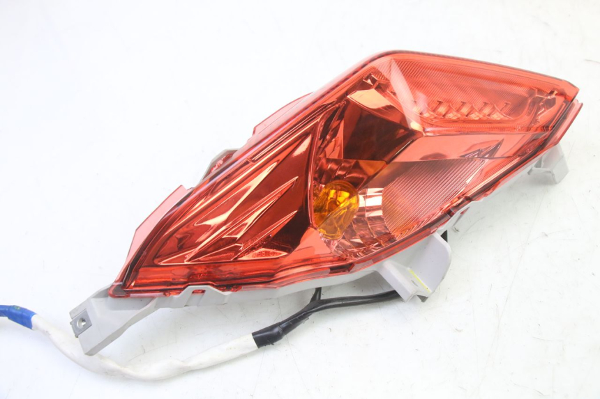 photo de LUZ TRASERA IZQUIERDA YAMAHA XMAX X-MAX 125 (2021 - 2025)
