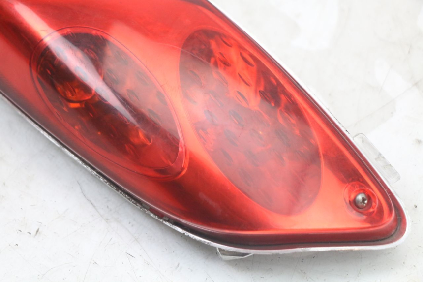 photo de FARO TRASERO IZQUIERDO YAMAHA XMAX X-MAX 125 (2006 - 2009)