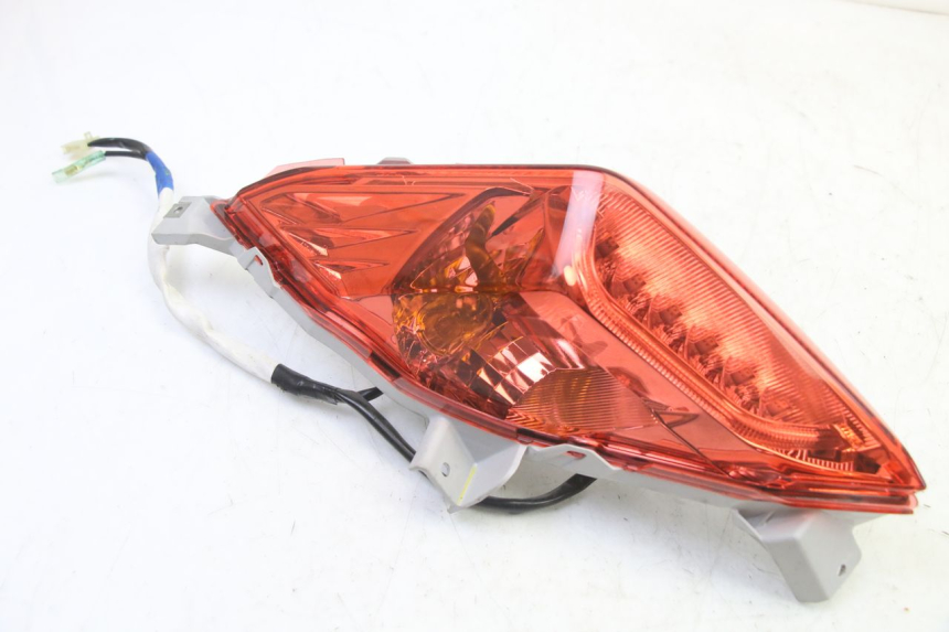 photo de LUZ TRASERA IZQUIERDA YAMAHA XMAX X-MAX 125 (2021 - 2025)