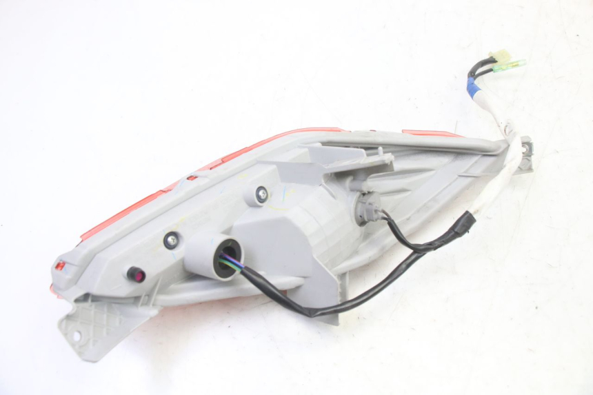 photo de LUZ TRASERA IZQUIERDA YAMAHA XMAX X-MAX 125 (2021 - 2025)