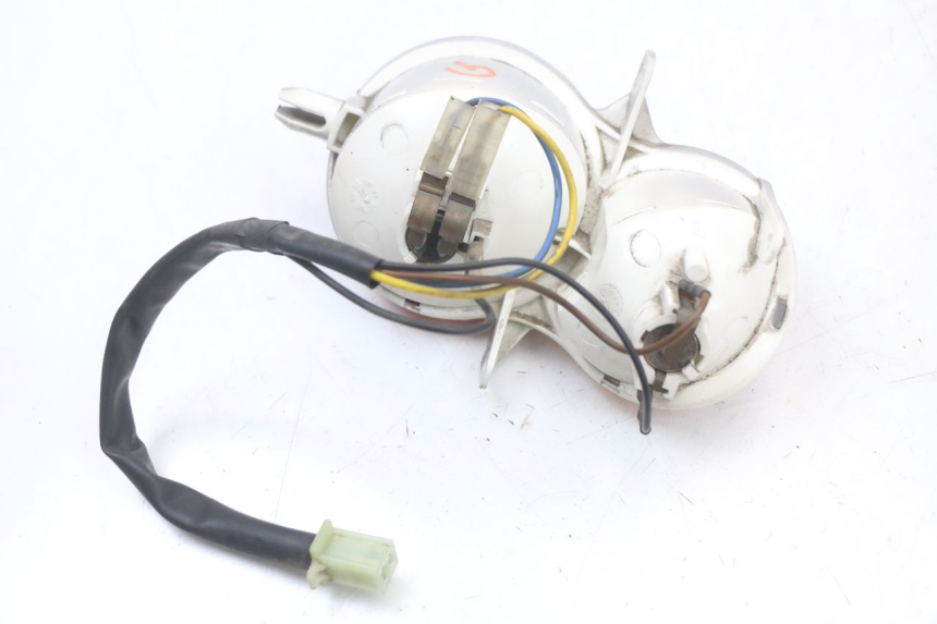 photo de LUZ TRASERA IZQUIERDA YAMAHA YP MAJESTY 125 (2002 - 2006)