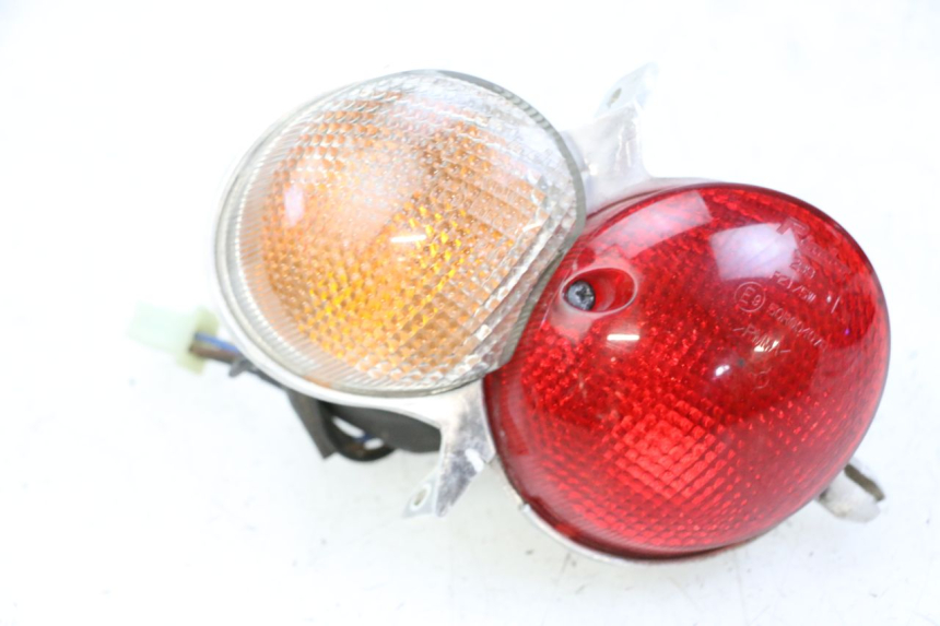 photo de LUZ TRASERA IZQUIERDA YAMAHA YP MAJESTY 125 (2002 - 2006)