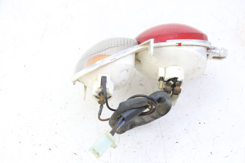photo de LUZ TRASERA IZQUIERDA YAMAHA YP MAJESTY 125 (2002 - 2006)