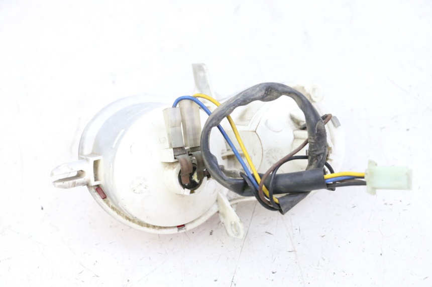 photo de LUZ TRASERA IZQUIERDA YAMAHA YP MAJESTY 125 (2002 - 2006)