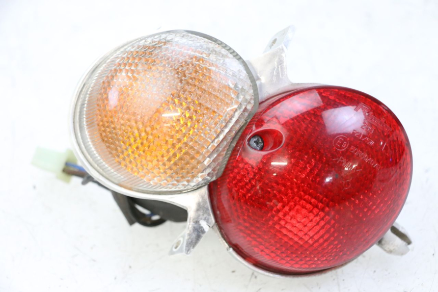 photo de LUZ TRASERA IZQUIERDA YAMAHA YP MAJESTY 125 (2002 - 2006)