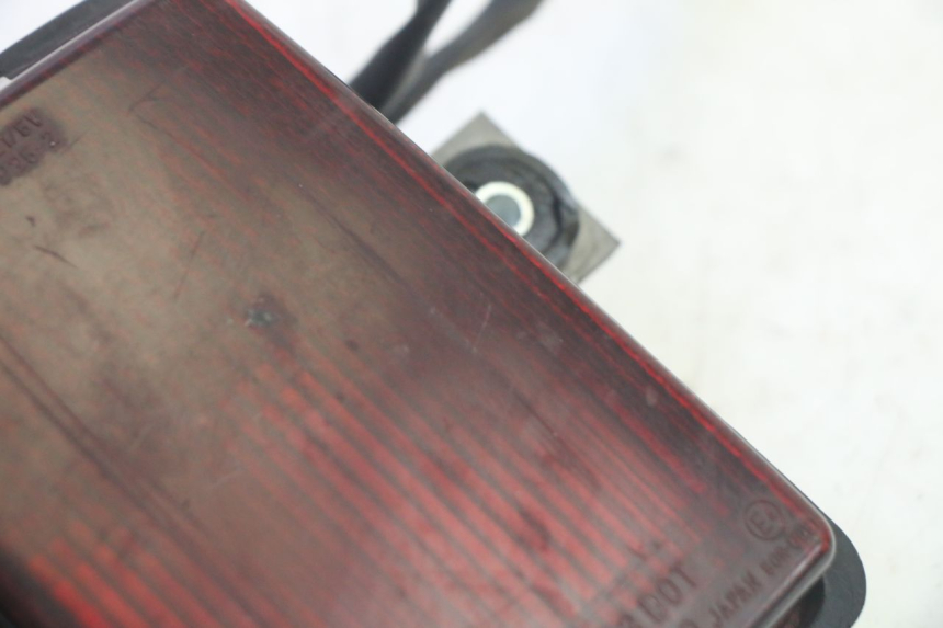 photo de LUZ TRASERA KAWASAKI GPZ RX 1000 (1986 - 1988) - Primer plano técnico