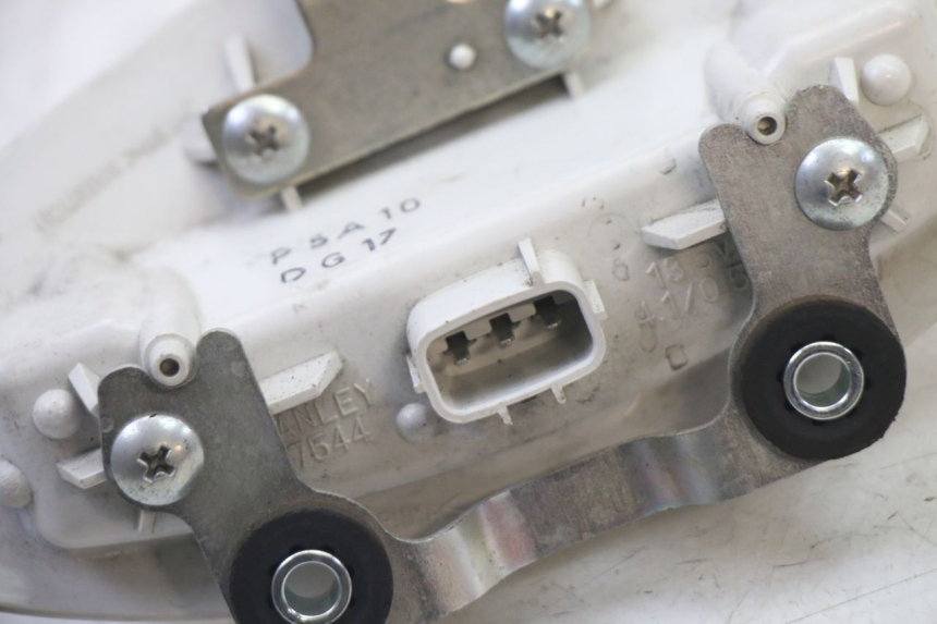 photo de LUZ TRASERA SUZUKI GSR 750 (2011 - 2017)
