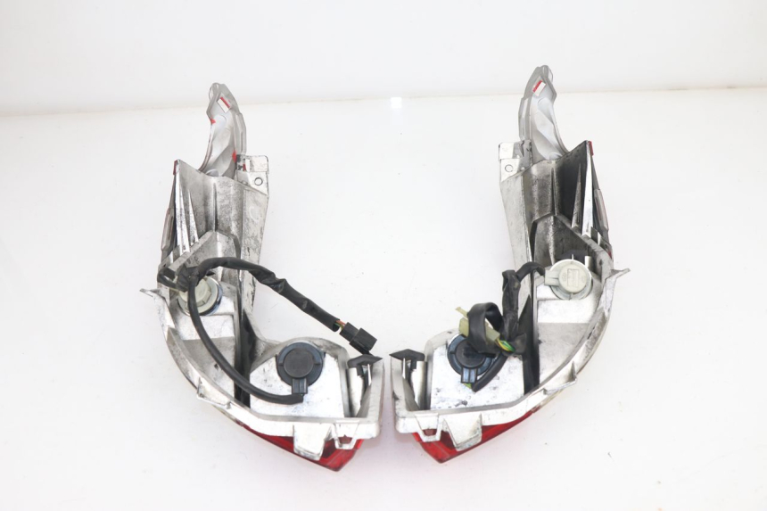 photo de LUZ TRASERA HONDA FES S-WING SWING ABS 125 (2007 - 2015)