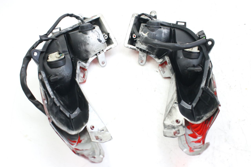 photo de LUZ TRASERA HONDA FES S-WING SWING ABS 125 (2007 - 2015)