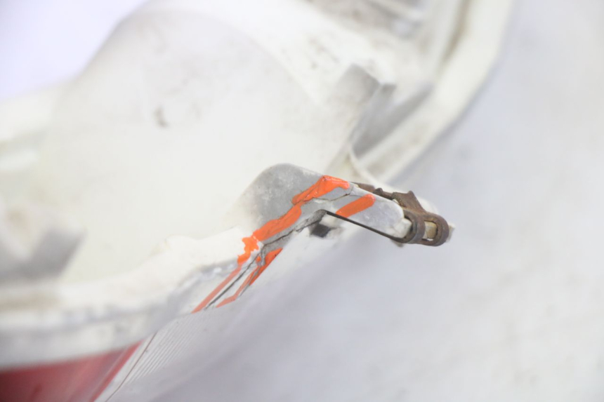 photo de LUZ TRASERA YAMAHA NEOS NEO'S 4T 50 (2008 - 2016) - Detalles de los puntos de fijación