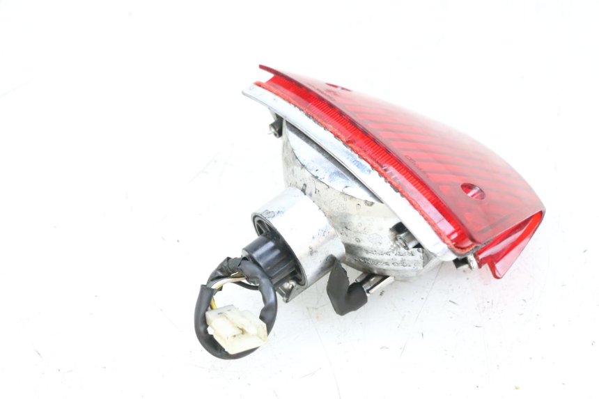 photo de LUZ TRASERA PIAGGIO NEW TYPHOON 50 (2018 - 2021) - Detalles de los puntos de fijación