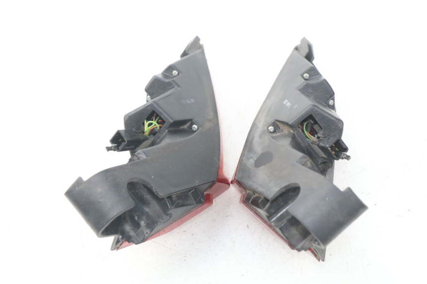 photo de LUZ TRASERA PEUGEOT SATELIS 125 (2006 - 2009) - Primer plano técnico