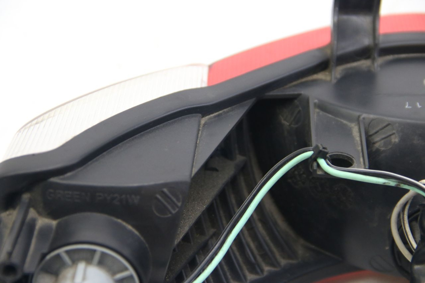 photo de LUZ TRASERA SUZUKI SIXTEEN 125 (2008 - 2010)