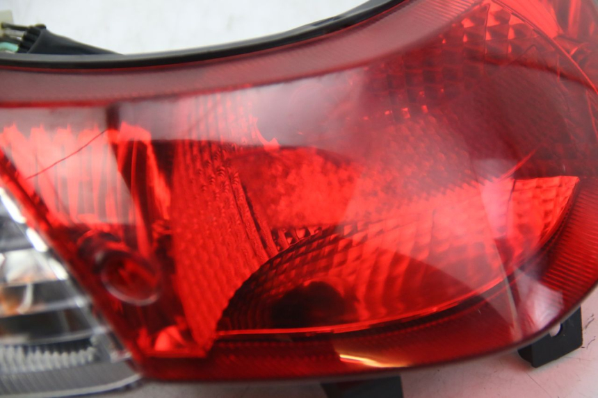 photo de LUZ TRASERA SUZUKI SIXTEEN 125 (2008 - 2010)