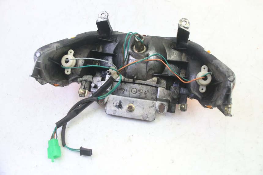 photo de LUZ TRASERA SUKIDA TOP 1 50 (2003 - 2010) - Detalles de los puntos de fijación