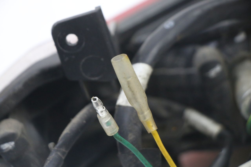 photo de LUZ TRASERA PEUGEOT TWEET PRO CARGO 50 (2018 - 2020) - Detalles de los puntos de fijación