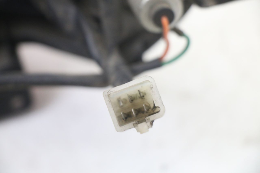 photo de LUZ TRASERA PEUGEOT TWEET PRO CARGO 50 (2018 - 2020) - Estado de la superficie y material