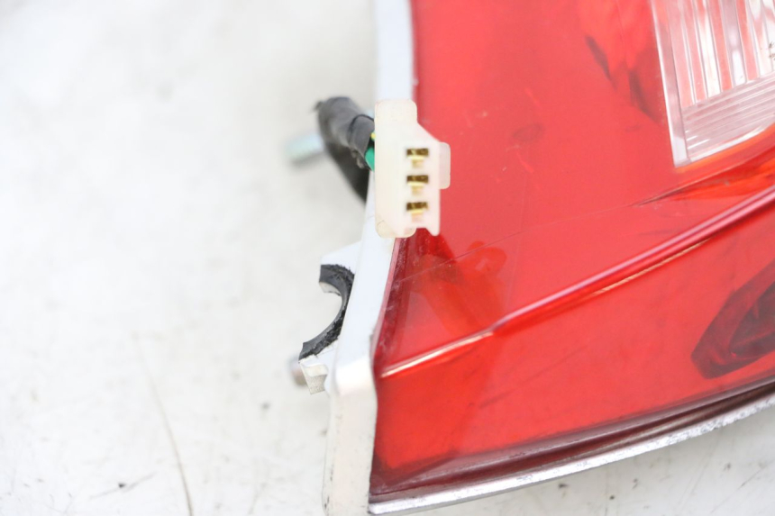 photo de LUZ TRASERA DAELIM VJ ROADWIN FI 125 (2008 - 2017) - Otra perspectiva