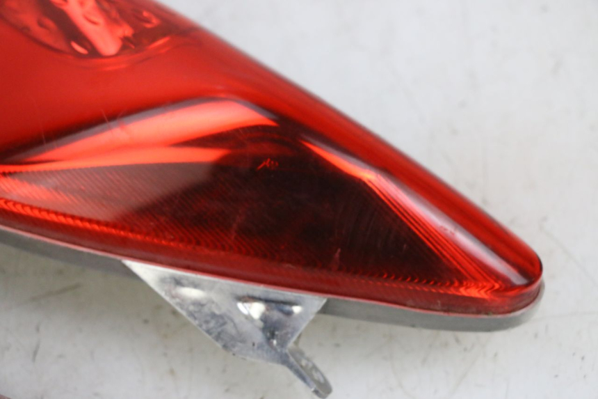 photo de LUZ TRASERA YAMAHA XMAX X-MAX 125 (2006 - 2009) - Estado de la superficie y material