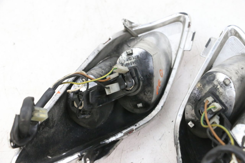 photo de LUZ TRASERA YAMAHA XMAX X-MAX 125 (2006 - 2009) - Primer plano técnico