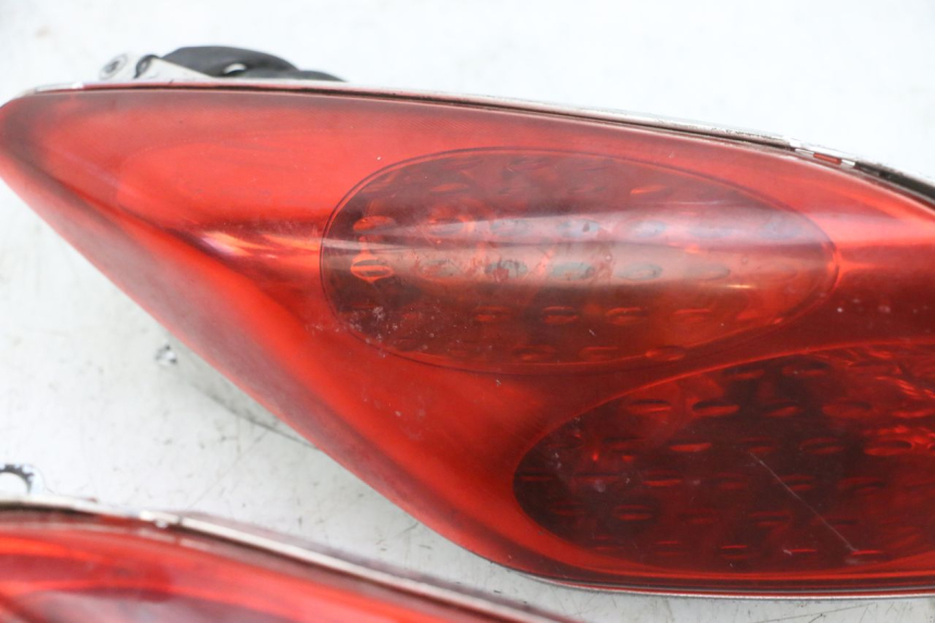 photo de LUZ TRASERA YAMAHA XMAX X-MAX 125 (2006 - 2009) - Marcados y referencias originales