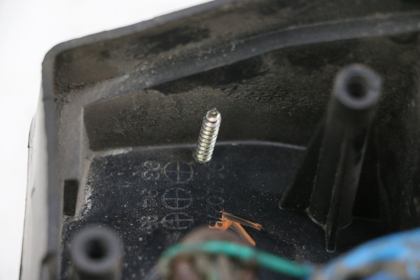 photo de LUZ TRASERA KYMCO ZING 125 (1997 - 2003) - Otra perspectiva