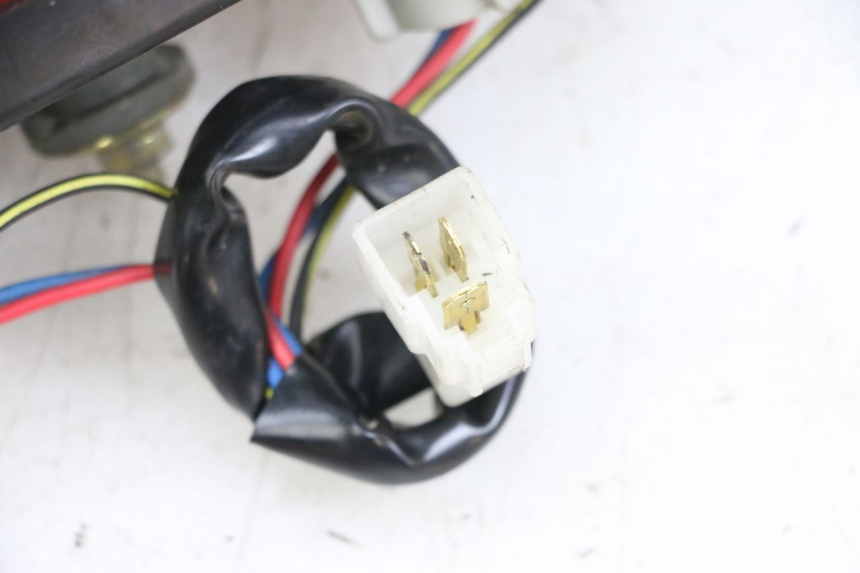 photo de LUZ TRASERA KAWASAKI ZR 7 750 (1999 - 2001) - Primer plano técnico