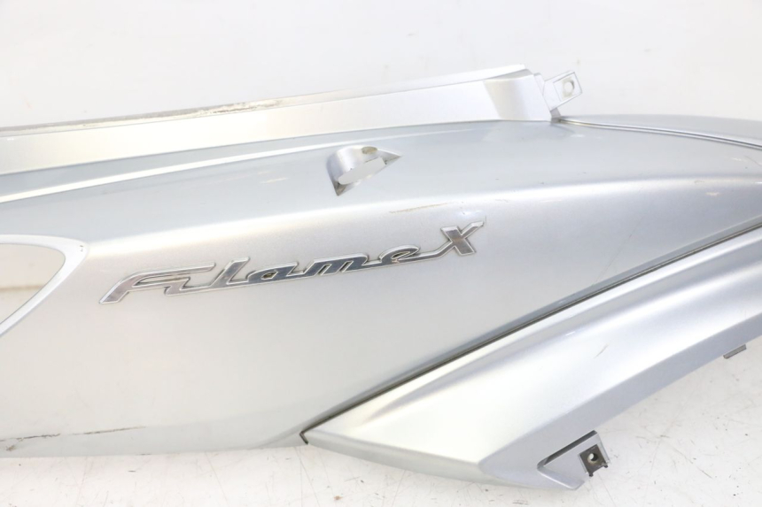 photo de CARENADO TRASERO DERECHA MBK FLAME X 125 (2007 - 2016)