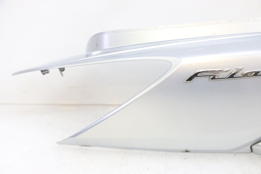 photo de CARENADO TRASERO DERECHA MBK FLAME X 125 (2007 - 2016) - Inspección visual detallada