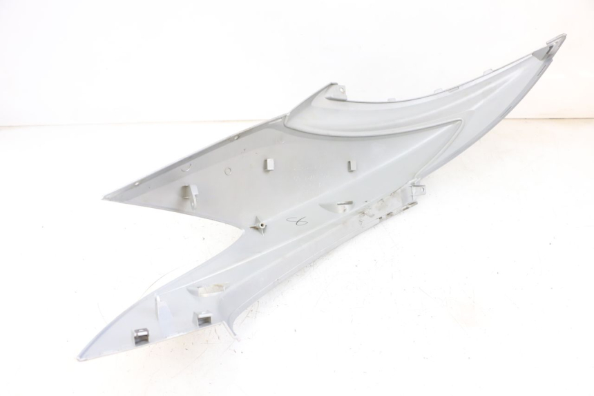 photo de CARENADO TRASERO DERECHA MBK FLAME X 125 (2007 - 2016) - Detalles de los puntos de fijación