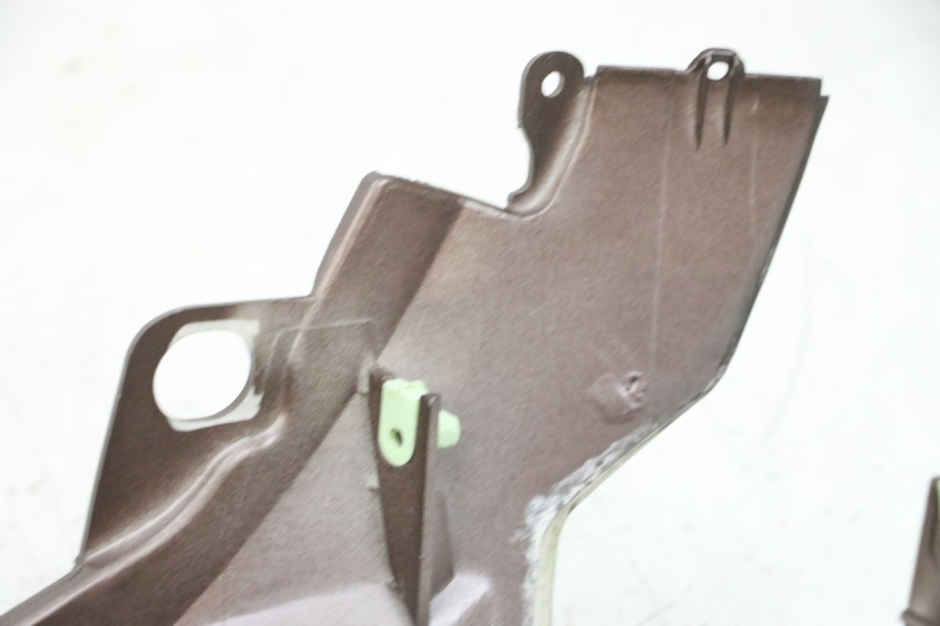 photo de CARENADO TRASERO DERECHA PEUGEOT KISBEE 2T 50 (2010 - 2017) - Marcados y referencias originales