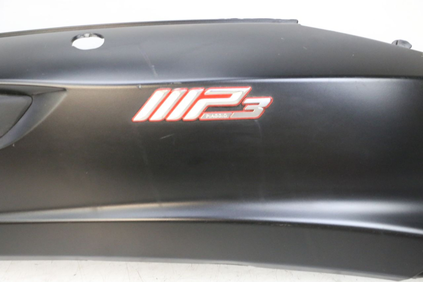 photo de CARENADO TRASERO DERECHA PIAGGIO MP3 HPE 350 (2018 - 2020) - Primer plano de alta resolución