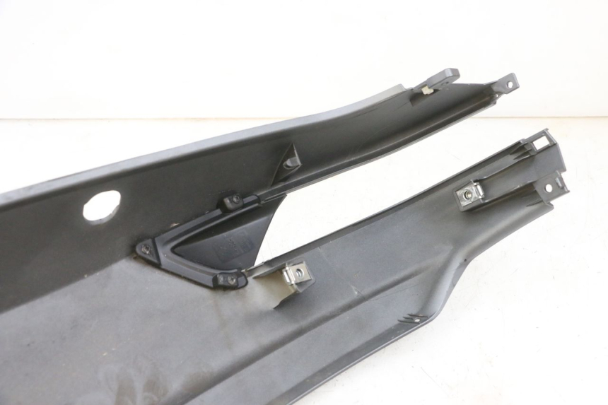 photo de CARENADO TRASERO DERECHA PIAGGIO MP3 500 (2016 - 2018) - Detalle de la pieza